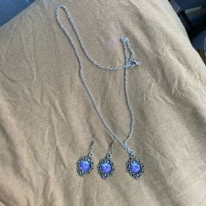 Set of earrings and necklace